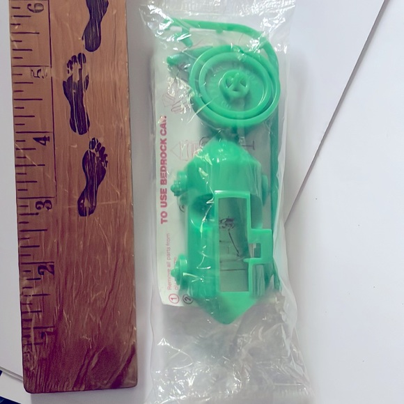 Vintage 90’-91’ Post Fruity Pebbles Cereal Flintstones Bedrock Car (Green) - Picture 5 of 7